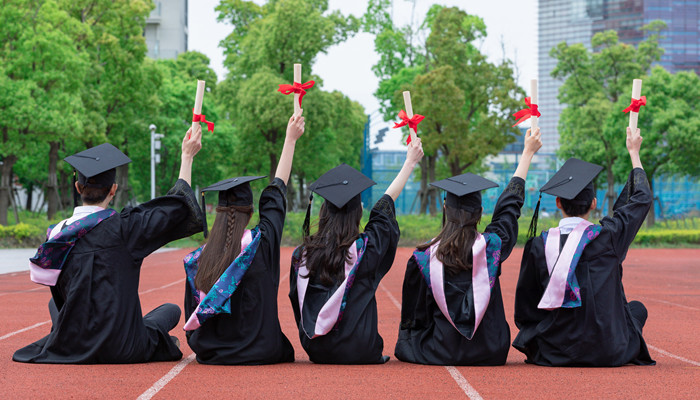 大学生 毕业 学校700.jpg