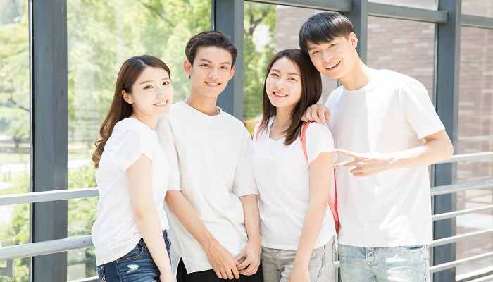 摄图网_500931826_大学活力青年合影（企业商用）.jpg