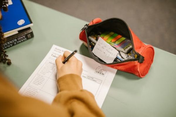 糖衣炮弹什么意思