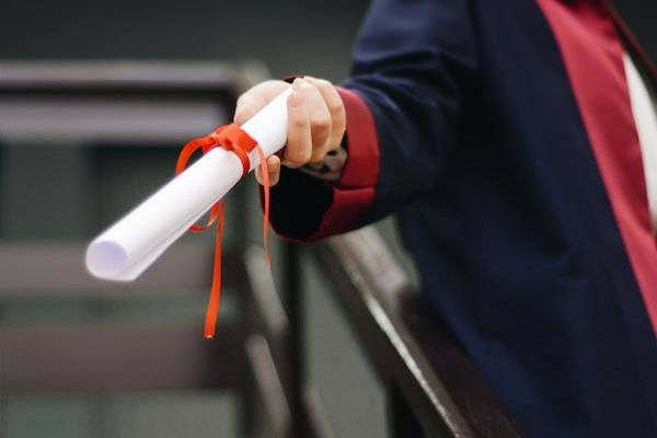 新加坡各公立大学高考要求