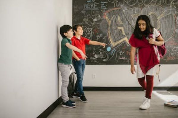 学化妆靠手艺吃饭-瑞尚创美化妆学校与你同行
